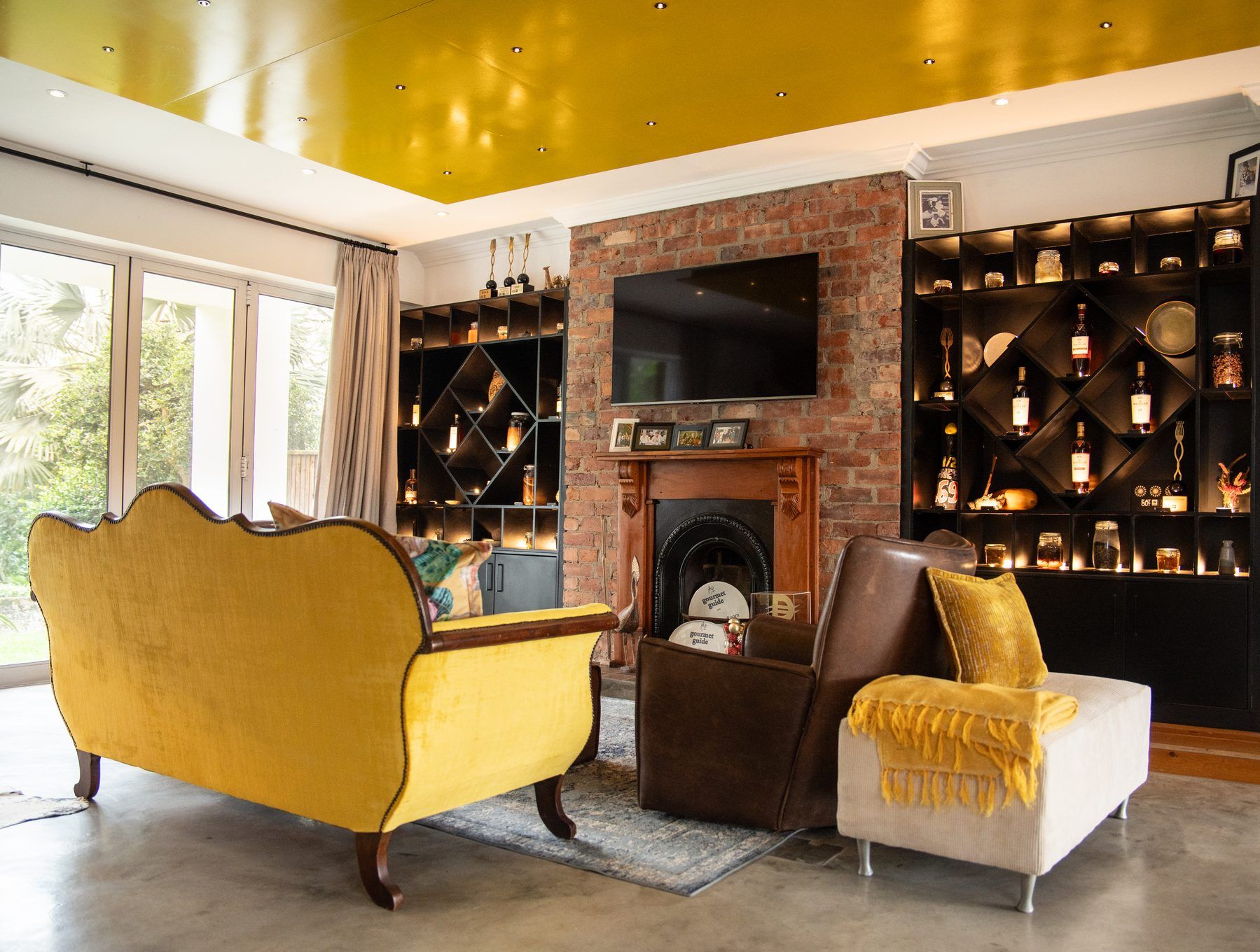 The Livingroom, photo 5 of 9